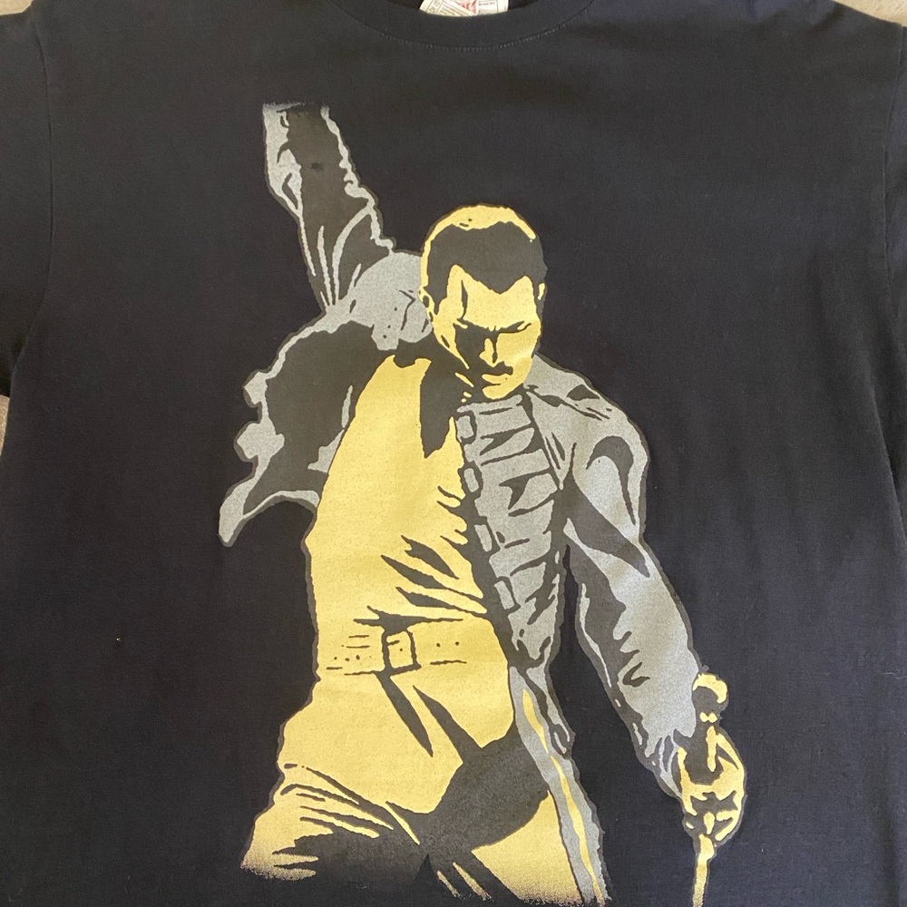 2014 We Will Rock You Tour T Shirt - Picture 2 of 5